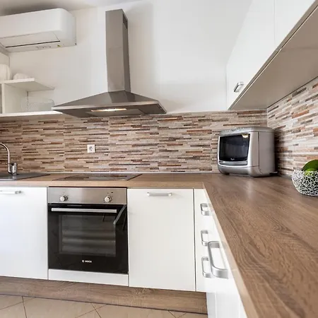 House Barbara شقة